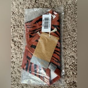 Kyte baby bib rust tiger stripe